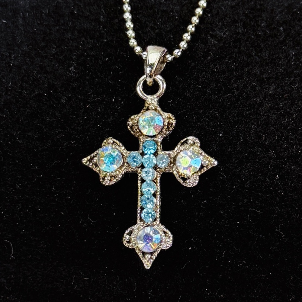 Beautiful vintage, aged silvertone, iridescent bling, cross pendant necklace